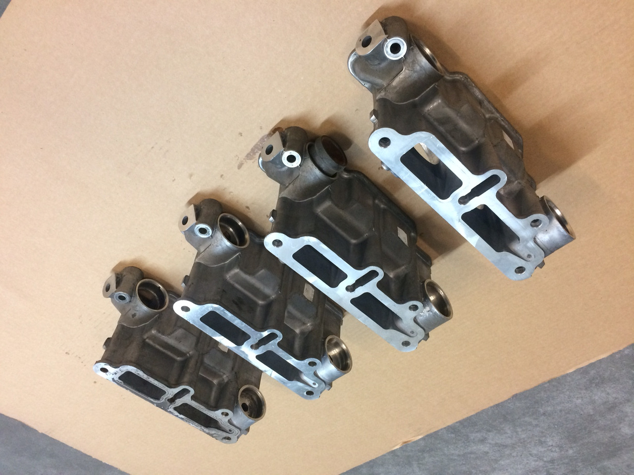 SCATOLA TERMOSTATO MAN 51064040102 - Thermostat pour Camion: photos 2 SCATOLA TERMOSTATO MAN 51064040102 - Thermostat pour Camion: photos 2
