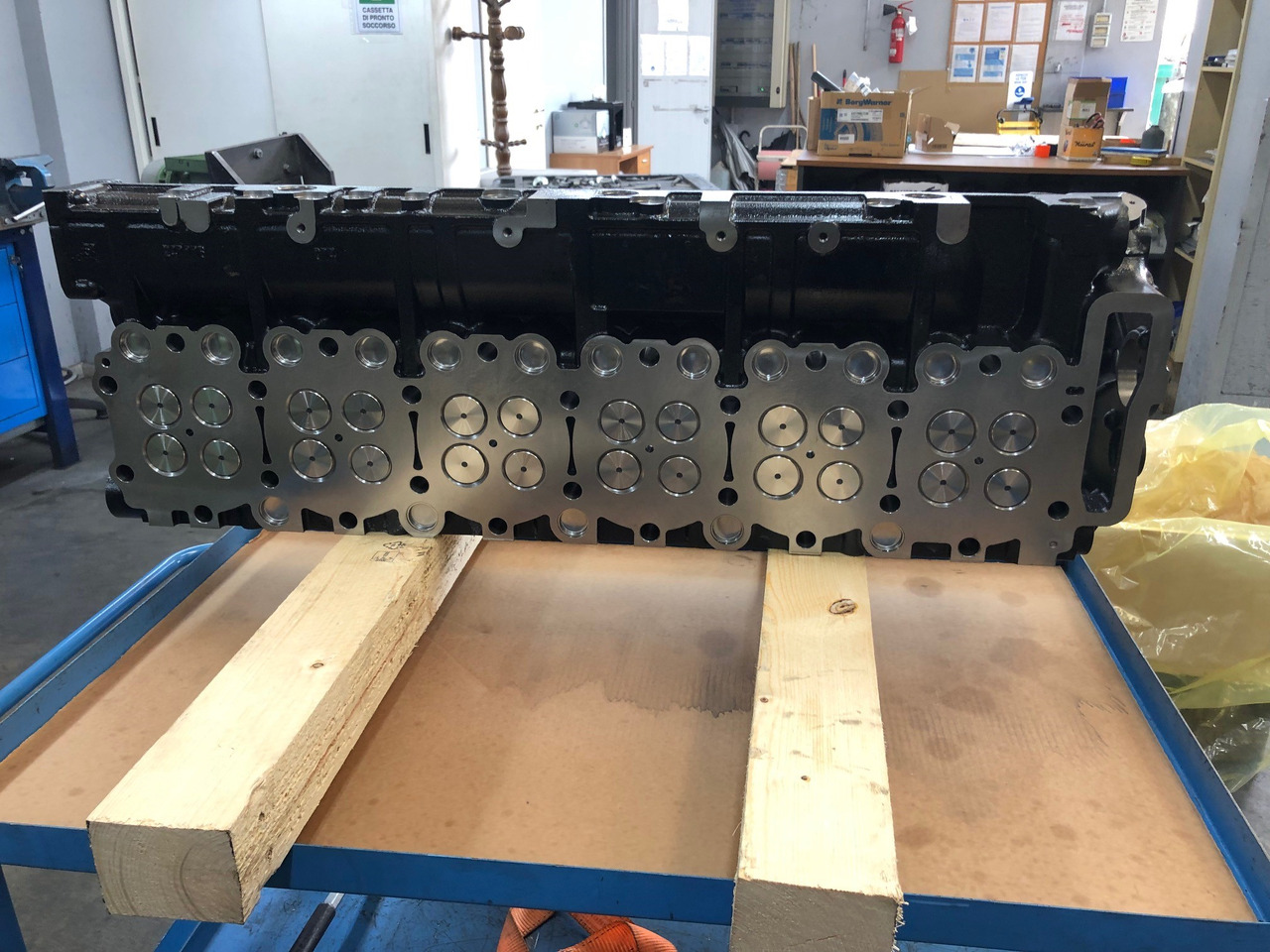 TESTATA MOTORE MAN D2676 EURO6C - Culasse: photos 4 TESTATA MOTORE MAN D2676 EURO6C - Culasse: photos 4