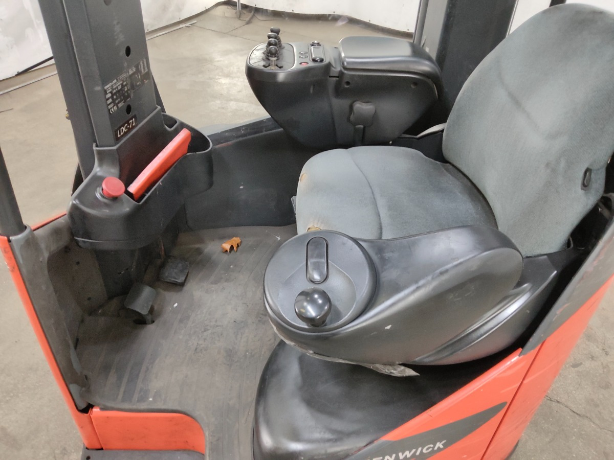 LINDE R14X-03 - Chariot à mât rétractable: photos 3 LINDE R14X-03 - Chariot à mât rétractable: photos 3