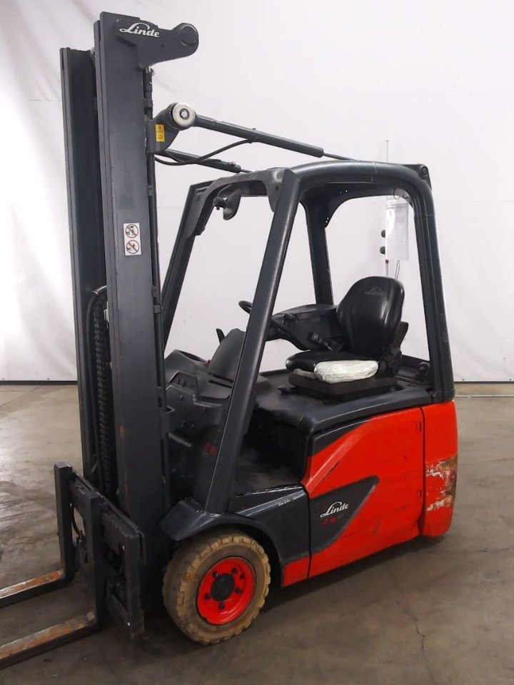 Linde E15 - Chariot élévateur électrique: photos 1 Linde E15 - Chariot élévateur électrique: photos 1