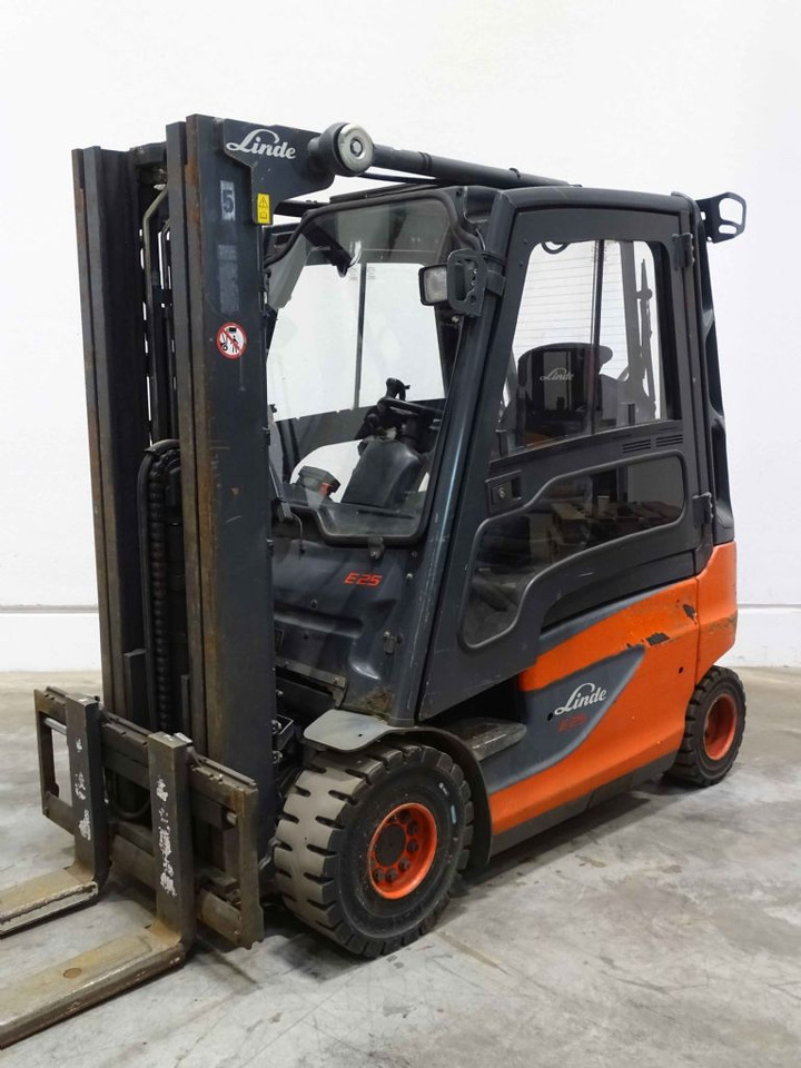 Linde E25-01 - Chariot élévateur électrique: photos 1 Linde E25-01 - Chariot élévateur électrique: photos 1