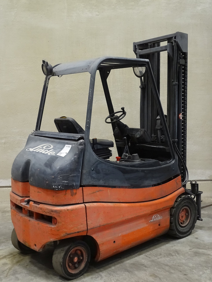 Linde E25 - Chariot élévateur électrique: photos 2 Linde E25 - Chariot élévateur électrique: photos 2