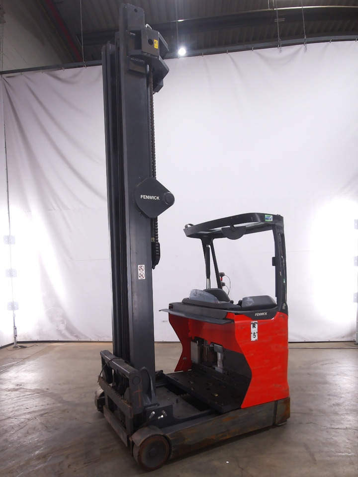 Linde R16HD-01 - Chariot à mât rétractable: photos 4 Linde R16HD-01 - Chariot à mât rétractable: photos 4