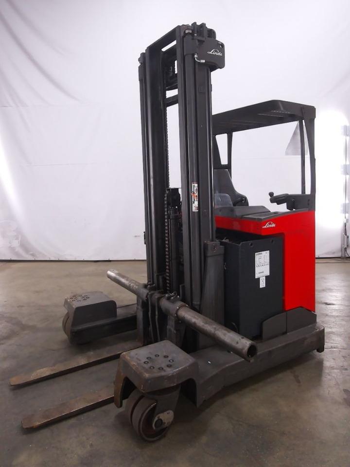 Linde UFW250DTFVRG585 - Chariot à mât rétractable: photos 1 Linde UFW250DTFVRG585 - Chariot à mât rétractable: photos 1