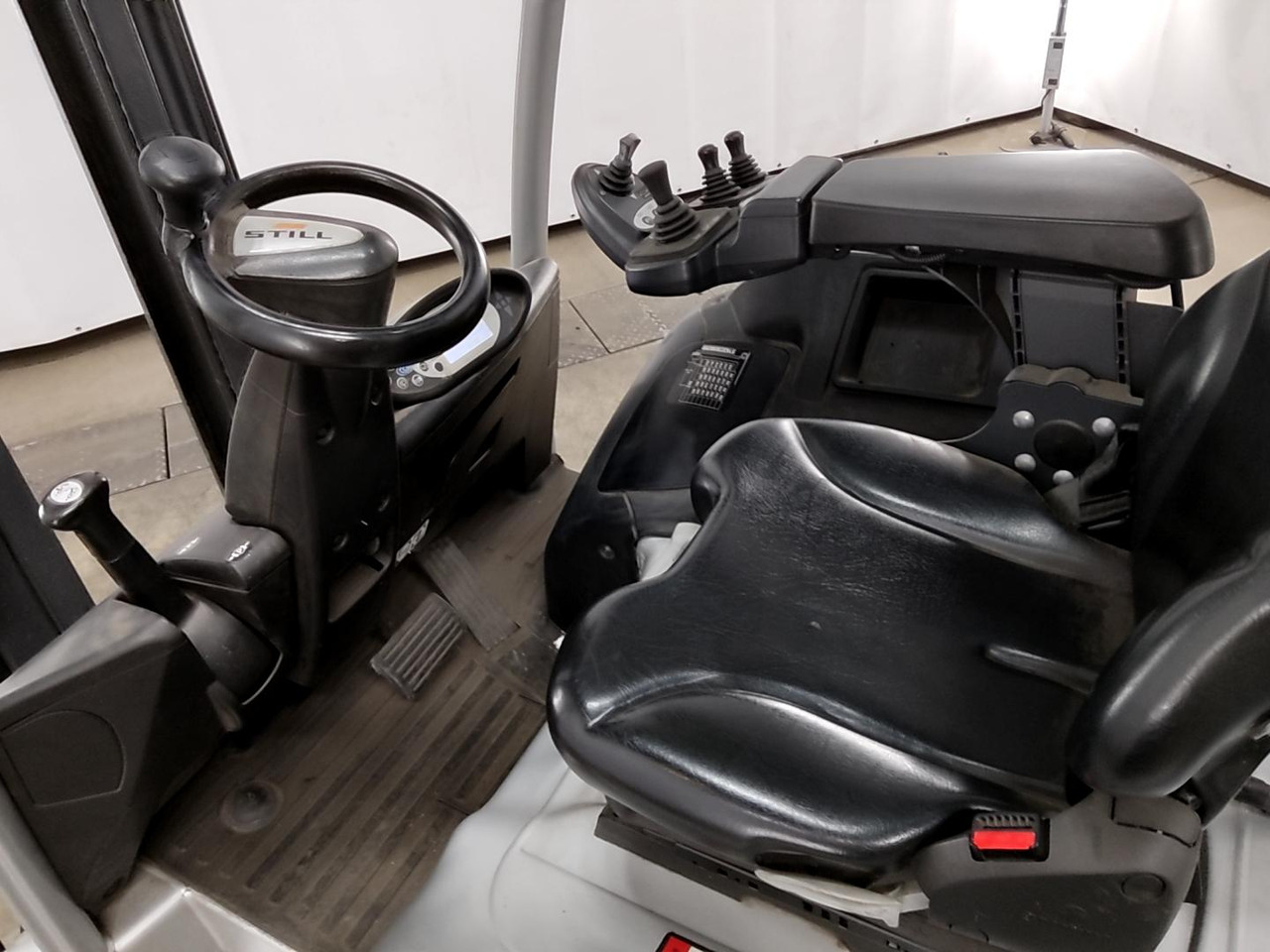 Still RX60-30 - Chariot élévateur électrique: photos 4 Still RX60-30 - Chariot élévateur électrique: photos 4