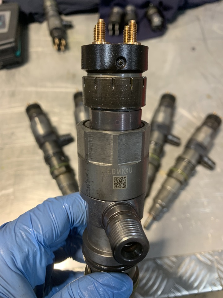 Injectors Detroit Diesel DD15 A4710700887 0445120386 - Pompe haute pression pour Camion: photos 2 Injectors Detroit Diesel DD15 A4710700887 0445120386 - Pompe haute pression pour Camion: photos 2
