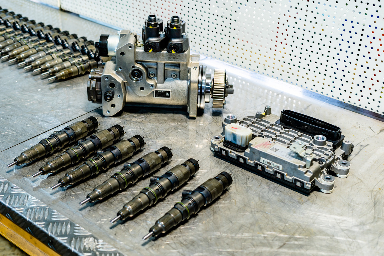 Injectors Detroit Diesel DD15 A4710700887 0445120386 - Pompe haute pression pour Camion: photos 1 Injectors Detroit Diesel DD15 A4710700887 0445120386 - Pompe haute pression pour Camion: photos 1