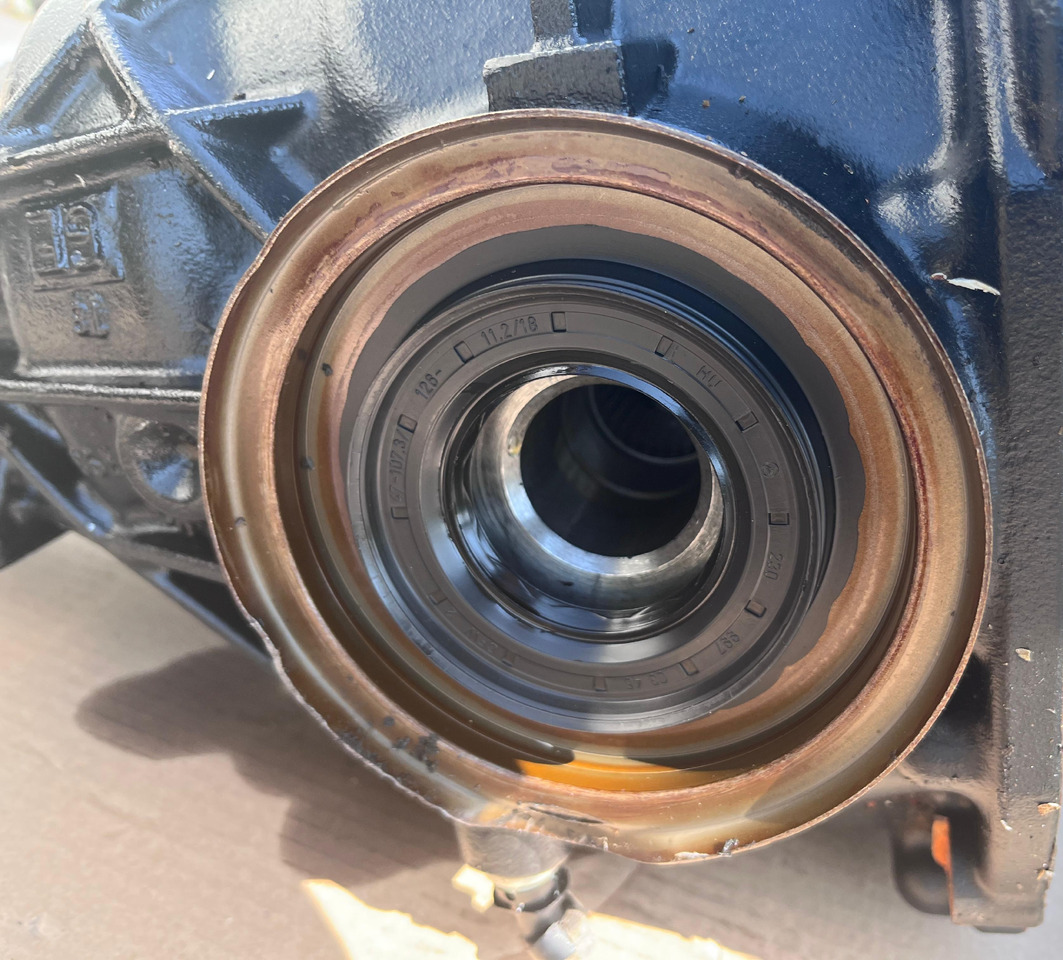 MERCEDES-BENZ E-Class Rear Differential W213 A2133503808 - Différentiel: photos 3 MERCEDES-BENZ E-Class Rear Differential W213 A2133503808 - Différentiel: photos 3