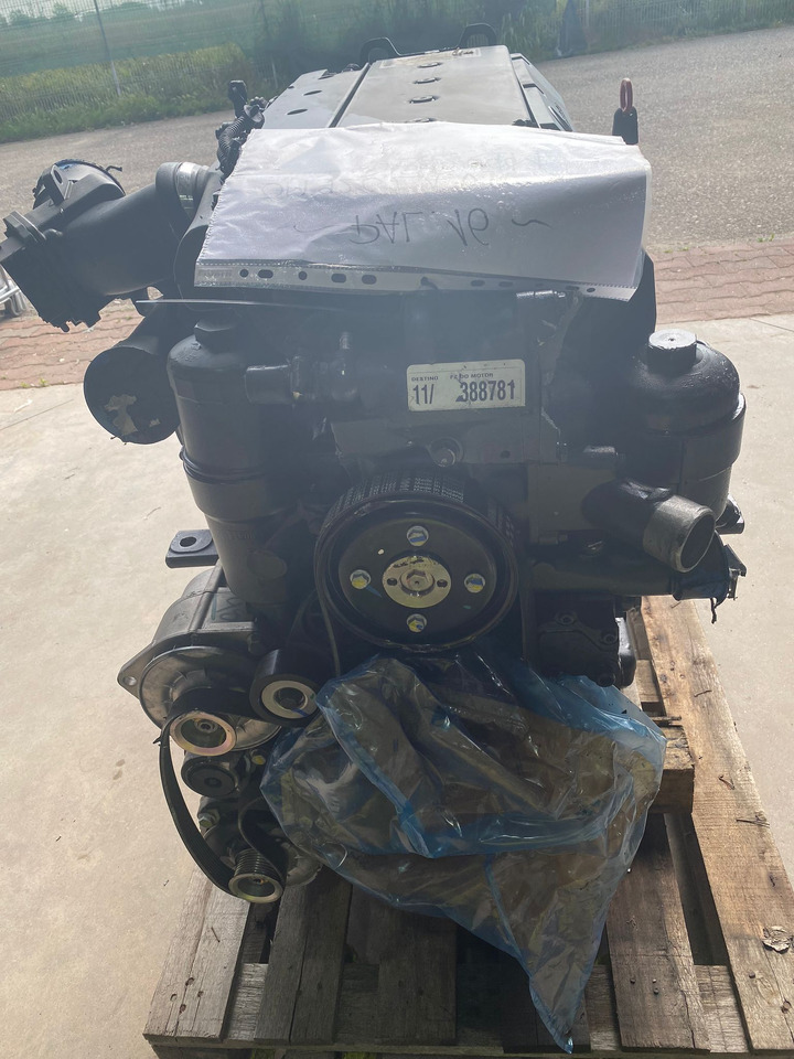 Mercedes AXOR Atego OM926 Motor Euro 5 7.2L - Moteur pour Camion: photos 4 Mercedes AXOR Atego OM926 Motor Euro 5 7.2L - Moteur pour Camion: photos 4