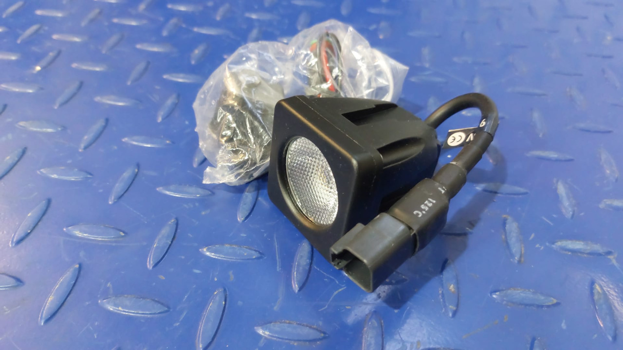 WELDEX-1040S Far lumina de lucru - Feu avant pour Engins de chantier: photos 1 WELDEX-1040S Far lumina de lucru - Feu avant pour Engins de chantier: photos 1