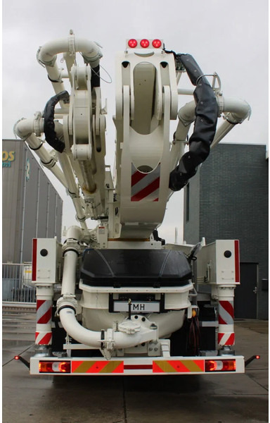 Mercedes-Benz Arocs 4840 8x4 Sany SY56 Concrete pump Build by Putzmeister - Camion pompe: photos 4 Mercedes-Benz Arocs 4840 8x4 Sany SY56 Concrete pump Build by Putzmeister - Camion pompe: photos 4