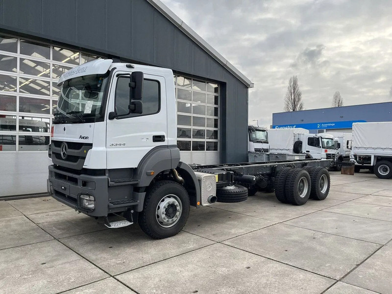 Mercedes-Benz Axor 3344 6x4 Chassis Cabin - Châssis cabine: photos 1 Mercedes-Benz Axor 3344 6x4 Chassis Cabin - Châssis cabine: photos 1