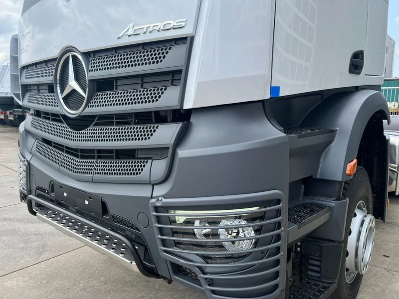 Tracteur routier neuf Mercedes-Benz Actros 3348 S 6x4 Tractor Head: photos 11 Tracteur routier neuf Mercedes-Benz Actros 3348 S 6x4 Tractor Head: photos 11