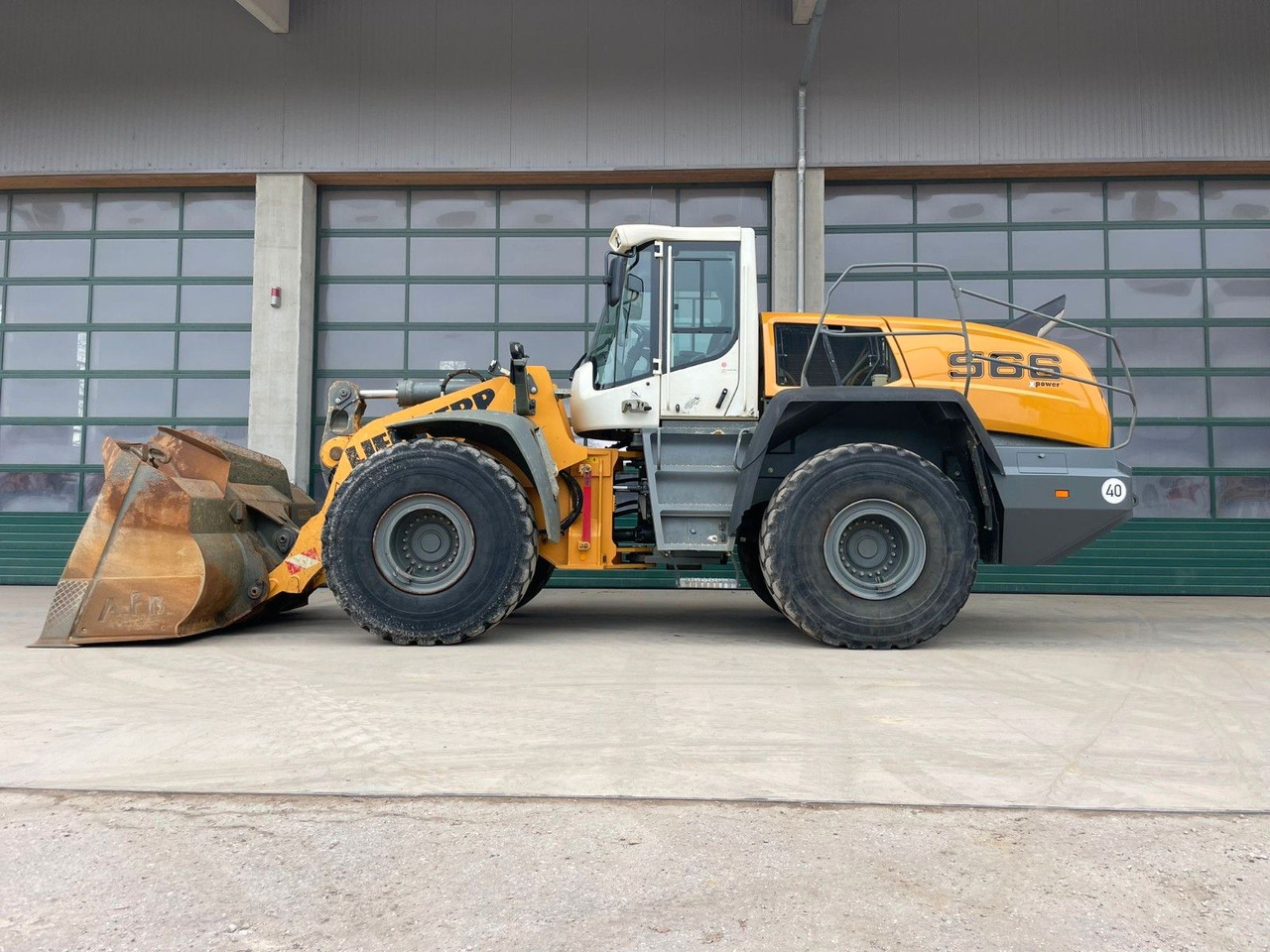 Liebherr L566 - Chargeuse sur pneus: photos 4 Liebherr L566 - Chargeuse sur pneus: photos 4