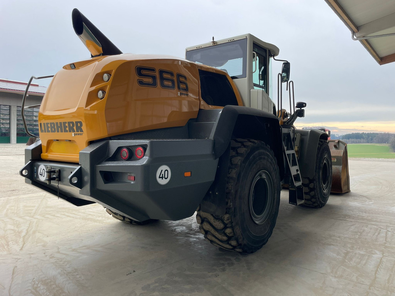 Liebherr L566 - Chargeuse sur pneus: photos 4 Liebherr L566 - Chargeuse sur pneus: photos 4