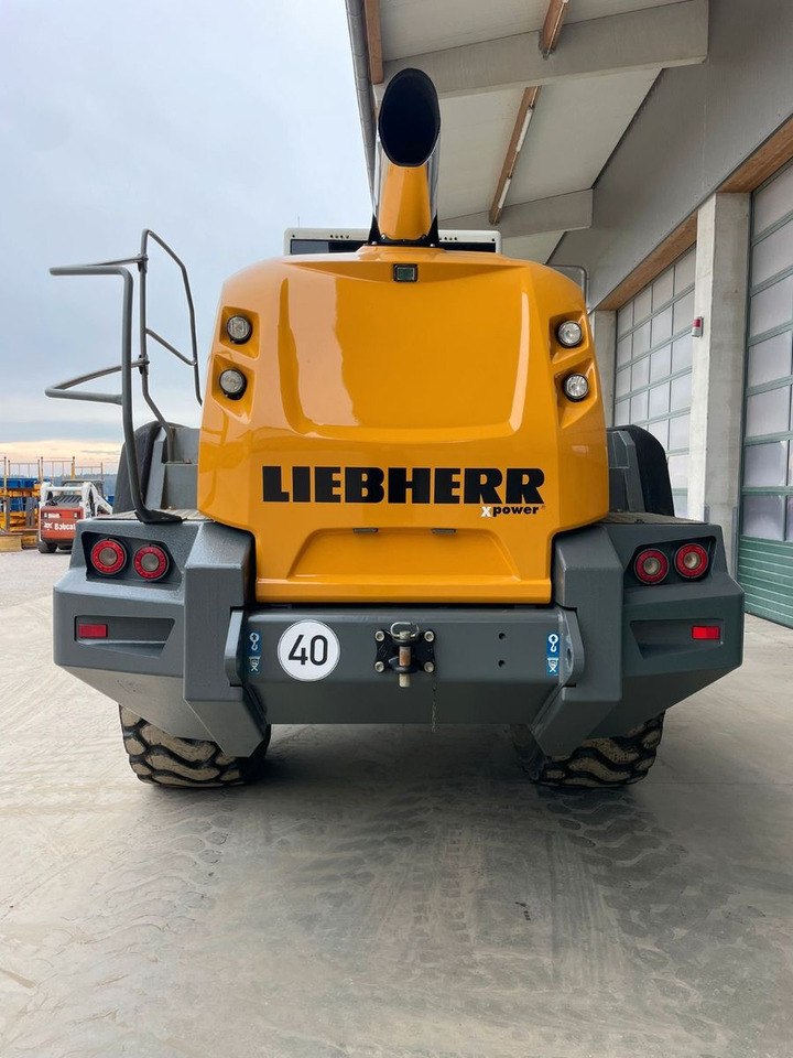 Liebherr L566 - Chargeuse sur pneus: photos 1 Liebherr L566 - Chargeuse sur pneus: photos 1