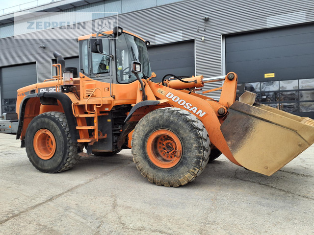 Doosan DL300 - Chargeuse sur pneus: photos 1 Doosan DL300 - Chargeuse sur pneus: photos 1