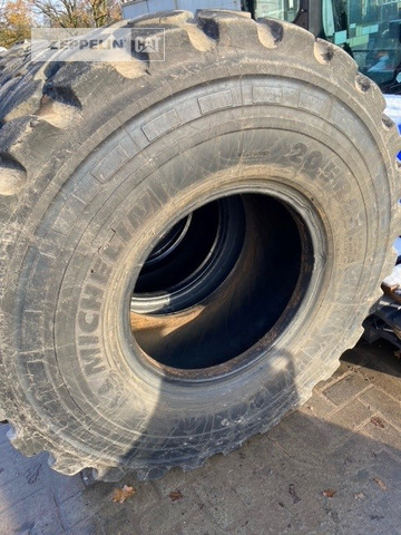 Michelin 4x 20.5R25XHA - Pneu pour Engins de chantier: photos 2 Michelin 4x 20.5R25XHA - Pneu pour Engins de chantier: photos 2