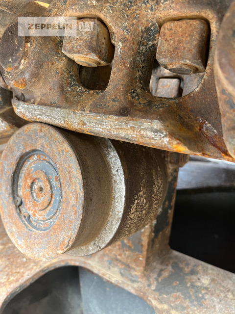 Pelle sur chenille New Holland E235: photos 18