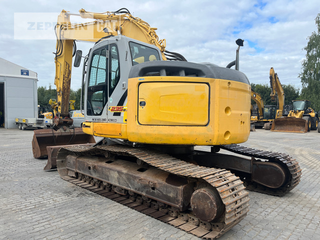 Pelle sur chenille New Holland E235: photos 7