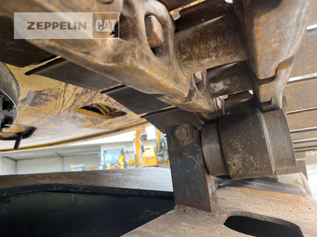 Pelle sur chenille New Holland E235: photos 19