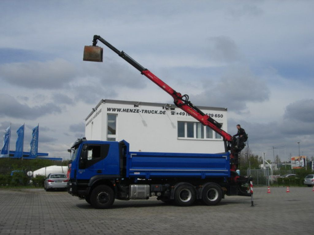 Iveco TRACKER 260T50 6x4 3-Achs Kipper Heckkran Espilo - Camion benne, Camion grue: photos 1 Iveco TRACKER 260T50 6x4 3-Achs Kipper Heckkran Espilo - Camion benne, Camion grue: photos 1