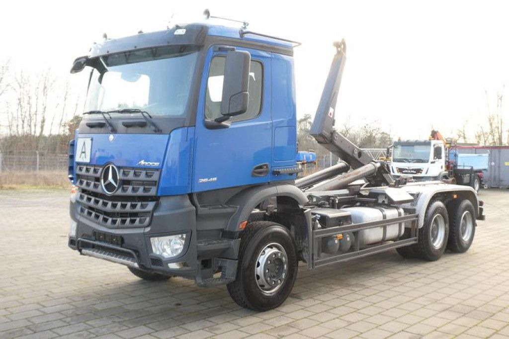 Mercedes-Benz Arocs 2645 K 6x4 Abrollkipper Meiller deutsch to - Camion ampliroll: photos 1 Mercedes-Benz Arocs 2645 K 6x4 Abrollkipper Meiller deutsch to - Camion ampliroll: photos 1