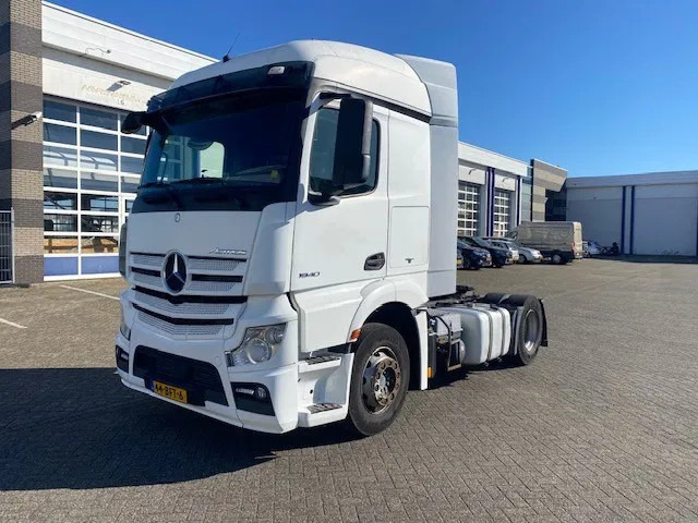 Mercedes-Benz Actros 1840 stream space cabine met spoilers fenders en zonneklep, apk gekeurd. - Tracteur routier: photos 1 Mercedes-Benz Actros 1840 stream space cabine met spoilers fenders en zonneklep, apk gekeurd. - Tracteur routier: photos 1