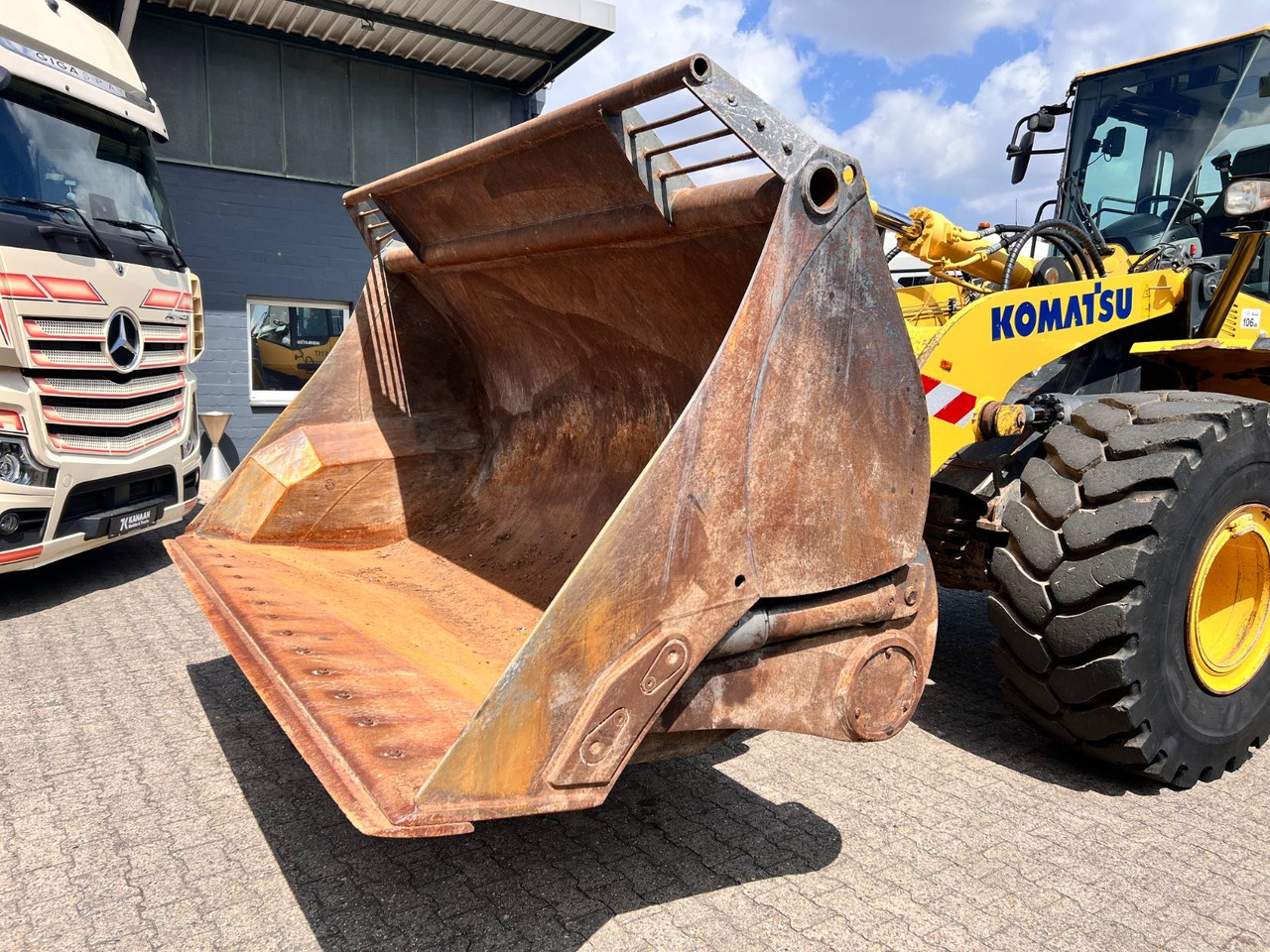 Komatsu WA 380-7 A Hochkippschaufel 4,5m³ Schnellwechsle - Chargeuse sur pneus: photos 2 Komatsu WA 380-7 A Hochkippschaufel 4,5m³ Schnellwechsle - Chargeuse sur pneus: photos 2