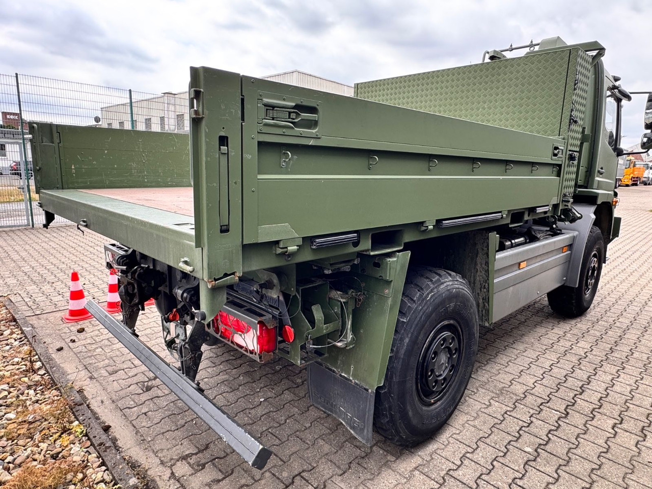 Mercedes-Benz 1018 Atego 4x4 Allrad Camper - Fourgon plateau: photos 4 Mercedes-Benz 1018 Atego 4x4 Allrad Camper - Fourgon plateau: photos 4