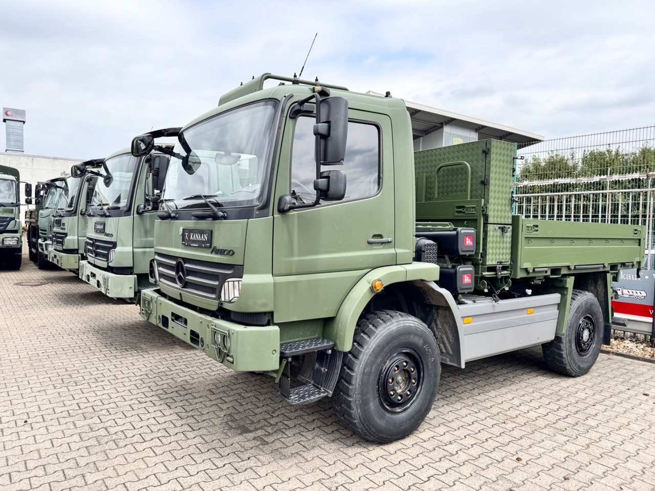Mercedes-Benz 1018 Atego 4x4 Allrad Camper Expedition - Camion porte-conteneur/ Caisse mobile: photos 1 Mercedes-Benz 1018 Atego 4x4 Allrad Camper Expedition - Camion porte-conteneur/ Caisse mobile: photos 1