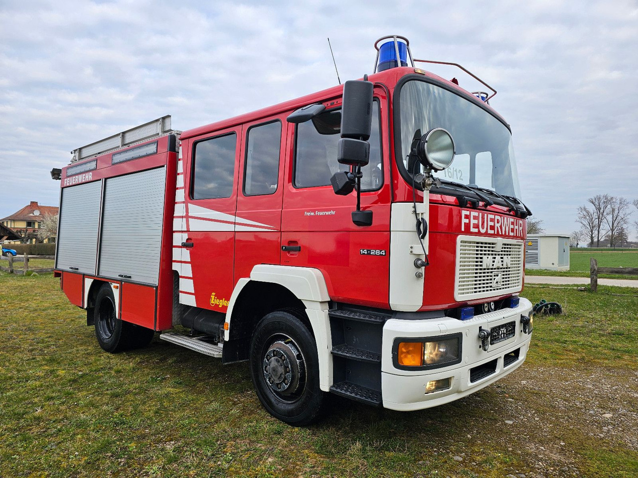 MAN Feuerwehr Löschfahrzeug 14.264 Autobomba - Camion: photos 1 MAN Feuerwehr Löschfahrzeug 14.264 Autobomba - Camion: photos 1