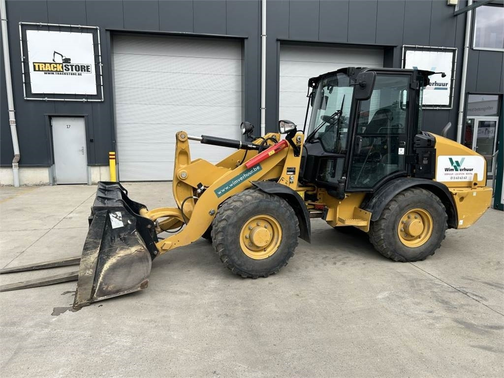 CAT 906M (8758) - Valet de ferme: photos 1 CAT 906M (8758) - Valet de ferme: photos 1