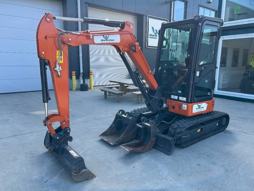 Hitachi ZX 26 U-6 - Mini pelle: photos 2 Hitachi ZX 26 U-6 - Mini pelle: photos 2