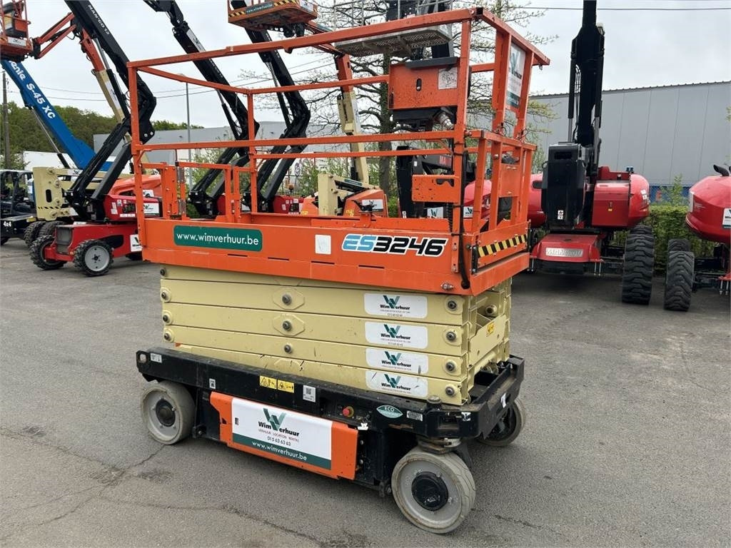 JLG 3246ES (6778) - Nacelle ciseaux: photos 5 JLG 3246ES (6778) - Nacelle ciseaux: photos 5
