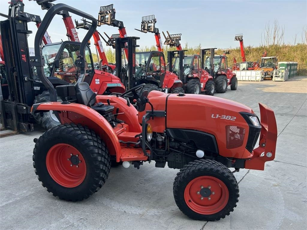 Kubota L1-382 (5278) - Tracteur communal: photos 4 Kubota L1-382 (5278) - Tracteur communal: photos 4