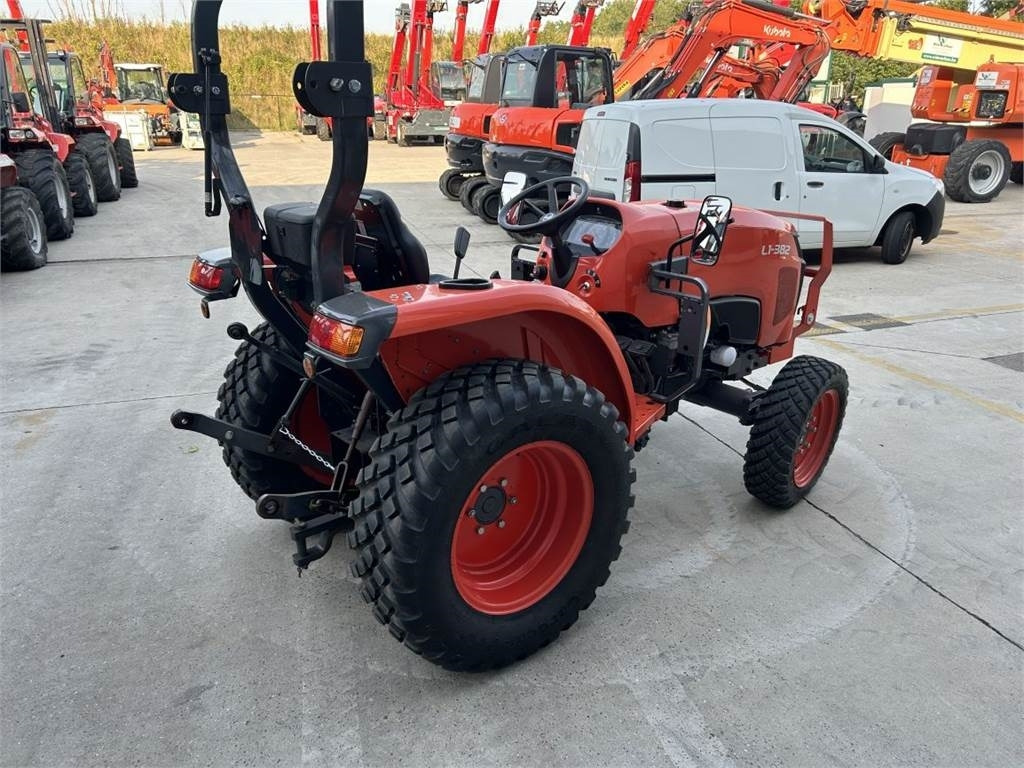 Kubota L1-382 (5278) - Tracteur communal: photos 5 Kubota L1-382 (5278) - Tracteur communal: photos 5