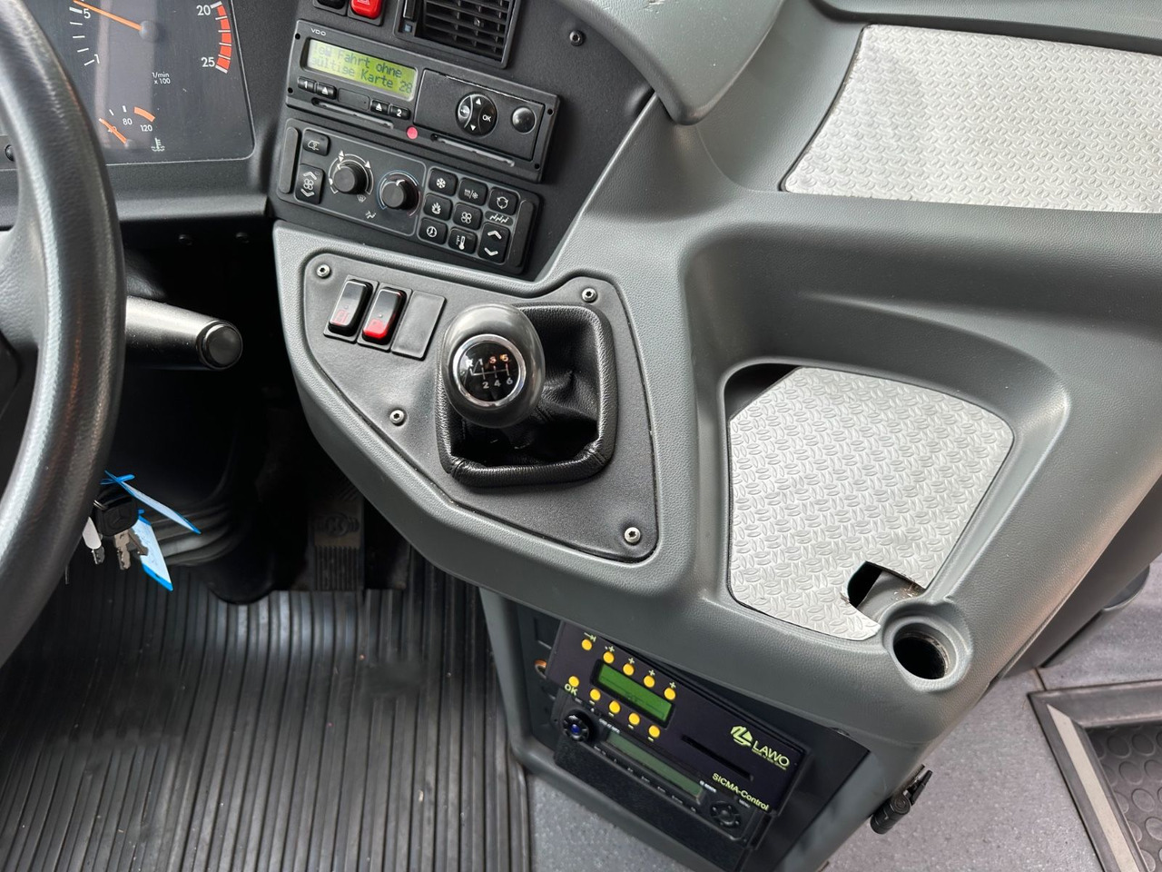 Bus interurbain Mercedes-Benz O550 Integro (56 Sitze*Klima*Schalt): photos 16
