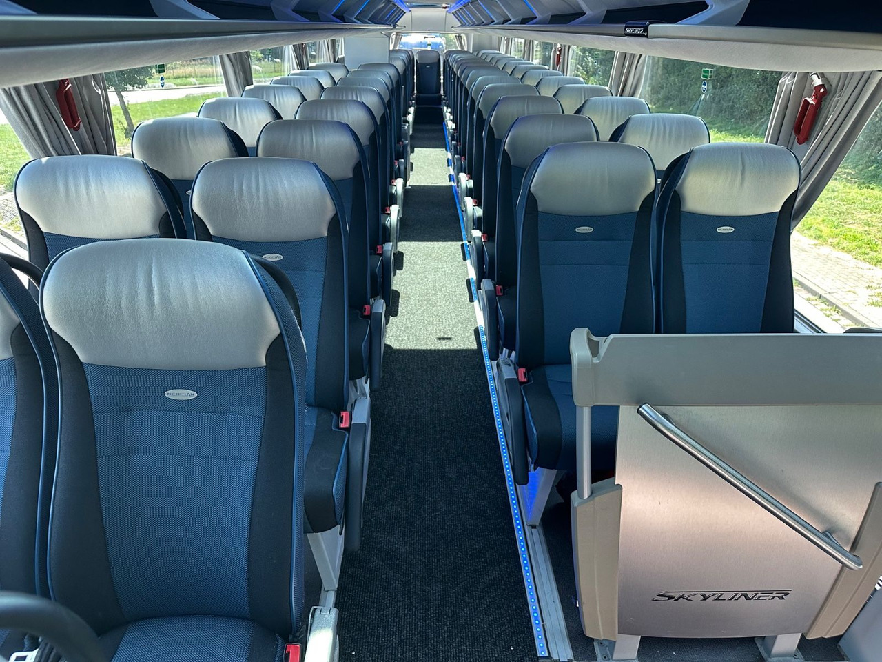 Neoplan P06 Skyliner L (83 Sitze*TOP*Motor Neu*Panorama) - Bus à impériale: photos 5 Neoplan P06 Skyliner L (83 Sitze*TOP*Motor Neu*Panorama) - Bus à impériale: photos 5