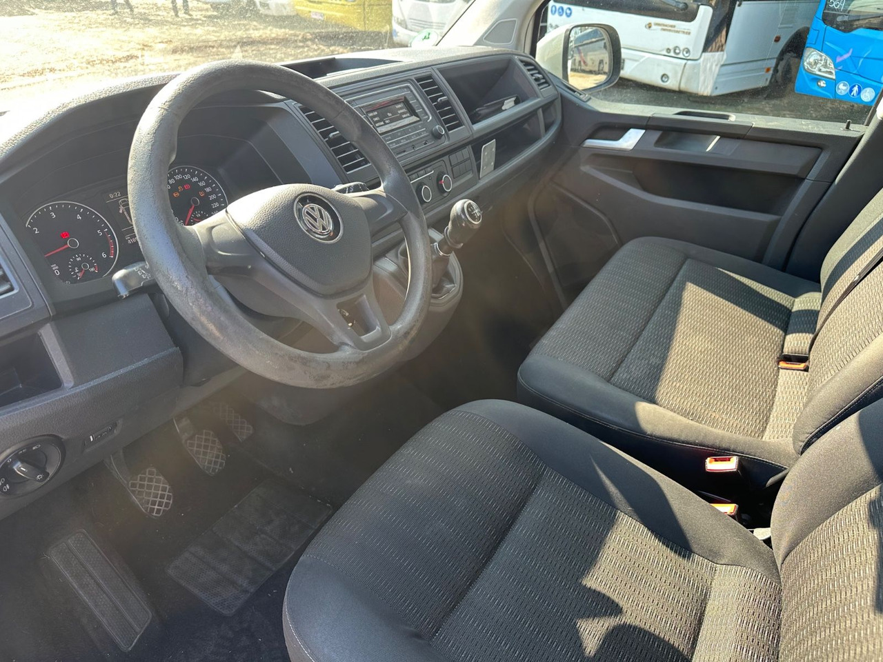 Volkswagen T6 Caravelle (Klima Vorne + Hinten) - Transport de personnes: photos 3 Volkswagen T6 Caravelle (Klima Vorne + Hinten) - Transport de personnes: photos 3