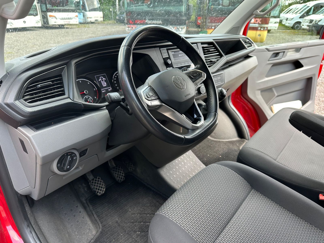 Volkswagen T6 Kombi (PDC Hi*ACC*StandHz*9 Sitzer*AC) - Transport de personnes: photos 3 Volkswagen T6 Kombi (PDC Hi*ACC*StandHz*9 Sitzer*AC) - Transport de personnes: photos 3