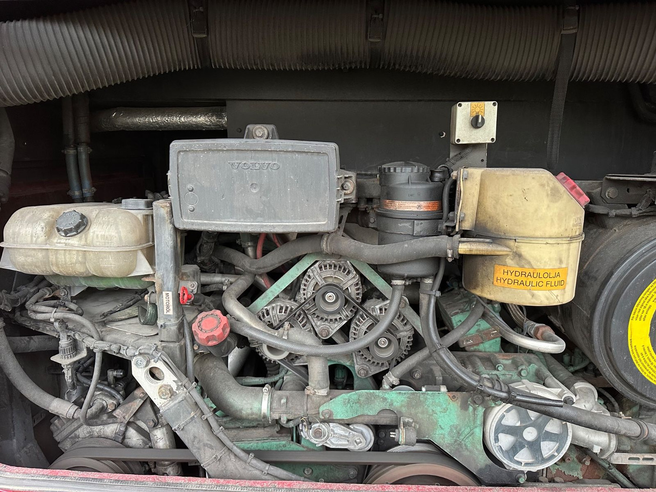 Volvo 9900 HD 6x2 (9700*415 HD*Tourismo RHD) - Autocar: photos 4 Volvo 9900 HD 6x2 (9700*415 HD*Tourismo RHD) - Autocar: photos 4