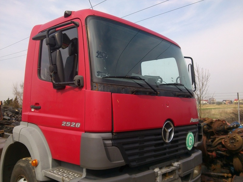 MERCEDES BENZ ATEGO 1823 1828 2528 - Cabine: photos 3 MERCEDES BENZ ATEGO 1823 1828 2528 - Cabine: photos 3